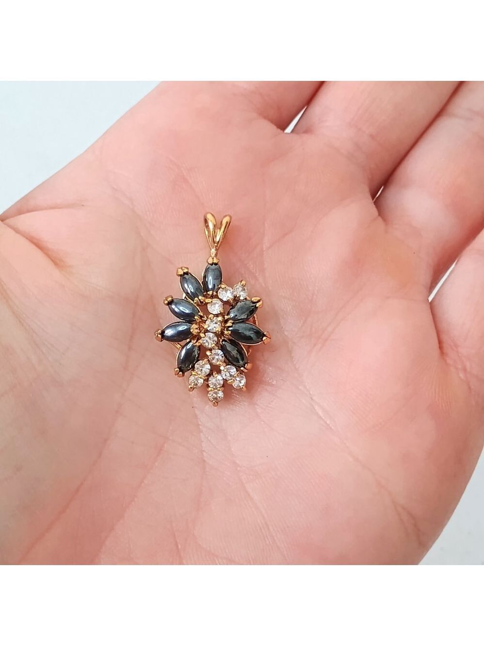 Vintage Gold Tone Faux Black & White Sapphire Cluster Flower Pendant Unmarked
